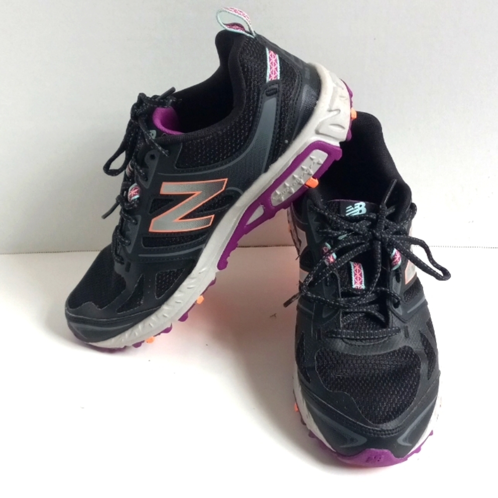 NEW BALANCE SNEAKERS